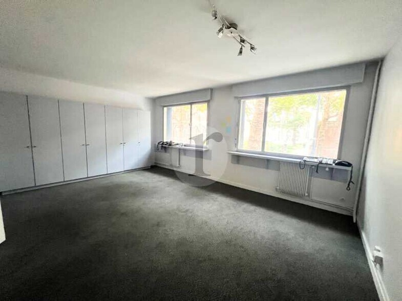 Office in Lille for sale - Interior Photo - Image 2 of 5