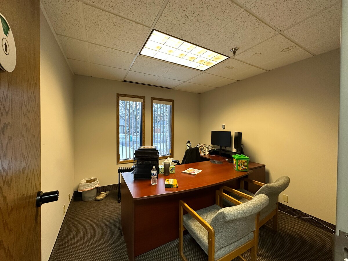 8053 E Bloomington Fwy, Bloomington, MN 55420 - Unité 300 - - Photo intérieure - Image 1 of 14