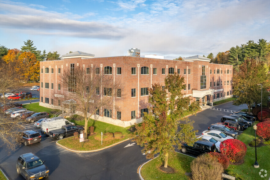 1 West Ave, Saratoga Springs, NY à vendre - Photo principale - Image 1 de 1