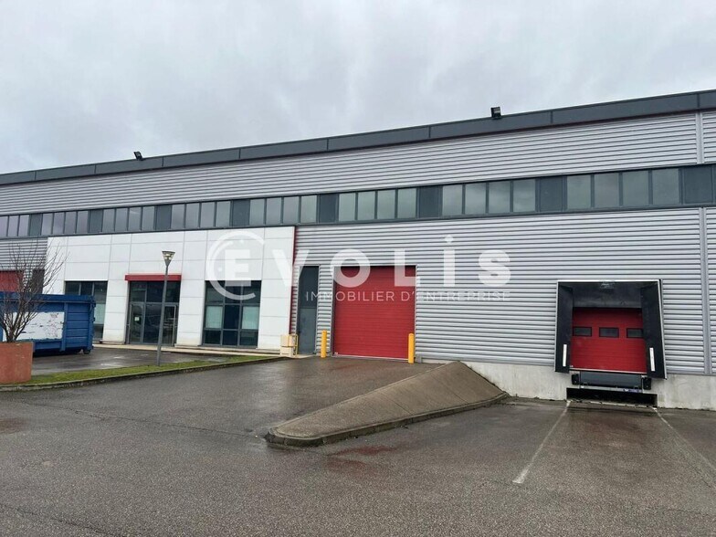 Flex in Meyzieu for lease - Building Photo - Image 2 of 19