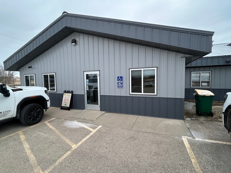 829 Rolling View Ln SE, Pine Island, MN for sale - Building Photo - Image 2 of 26