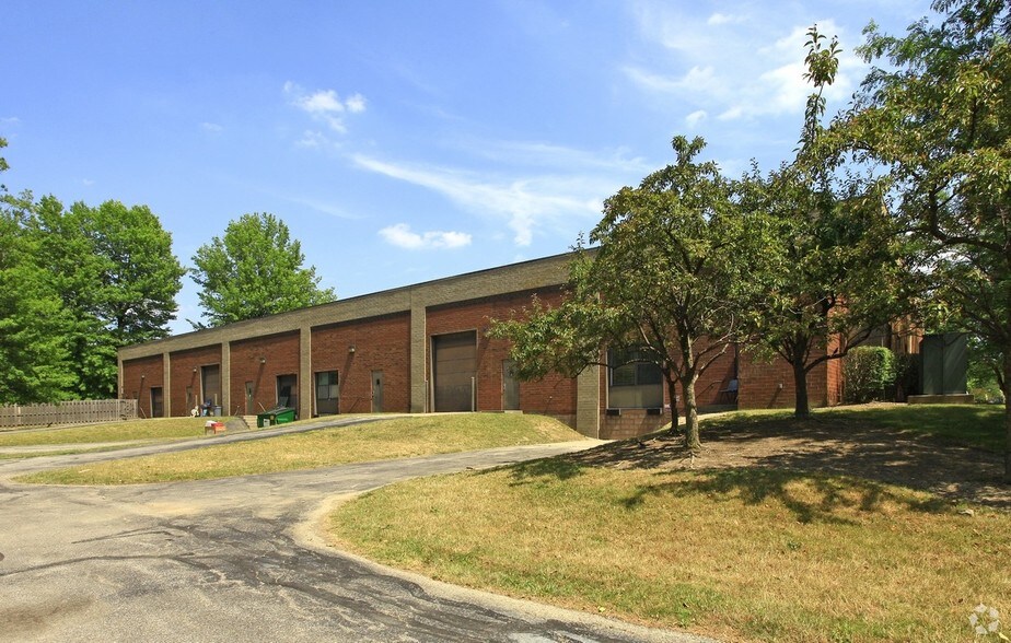 26391 Curtiss Wright Pky, Richmond Heights, OH à louer - Photo du bâtiment - Image 2 de 6