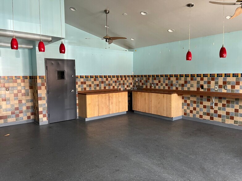 510 E 8th Ave, Homestead, PA à vendre - Photo du bâtiment - Image 3 de 16