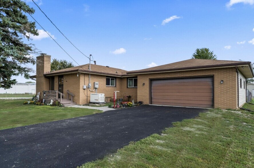 2456 170th St, Fort Dodge, IA à vendre - Photo du bâtiment - Image 2 de 8