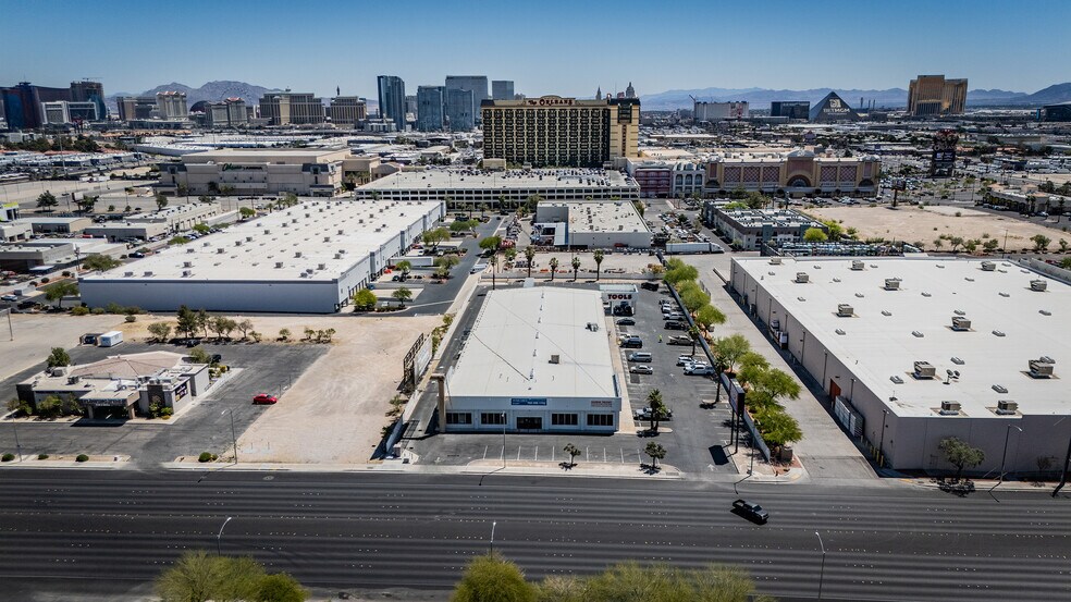 4740 S Decatur Blvd, Las Vegas, NV à louer - Photo du bâtiment - Image 3 de 10