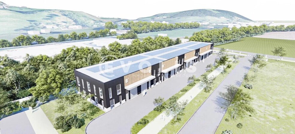 Local d'activités dans Saint-Clair-de-la-Tour à vendre - Photo du bâtiment - Image 3 de 10