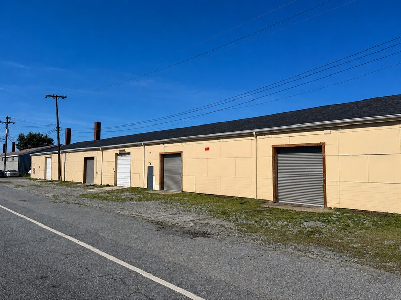 461 N English St, Greensboro, NC à vendre - Photo du bâtiment - Image 2 de 18