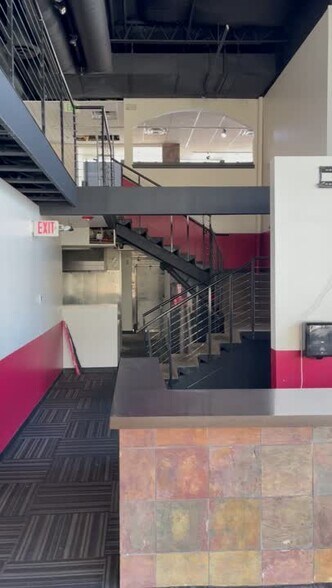 201 Williams Ave S, Renton, WA à louer - Vidéo sur l’inscription commerciale - Image 3 de 19