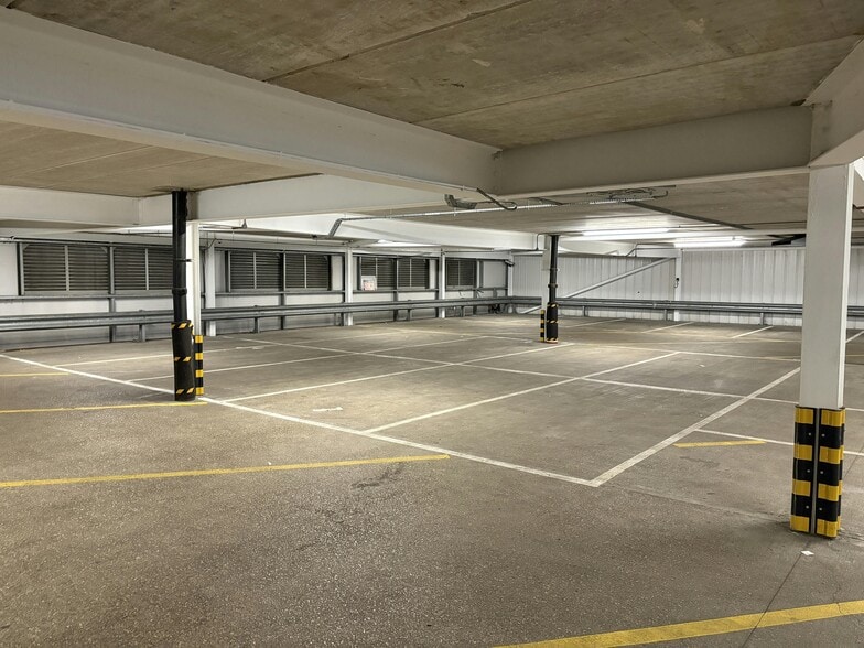 50 Lombard Rd, London for lease - Building Photo - Image 3 of 3