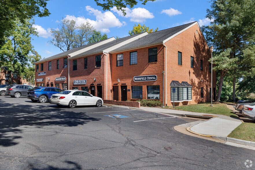 8626-8630 Lee Hwy, Fairfax, VA à louer - Photo du bâtiment - Image 2 de 17