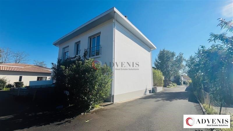 Bureau dans Le Taillan-Médoc à vendre - Photo du bâtiment - Image 2 de 12