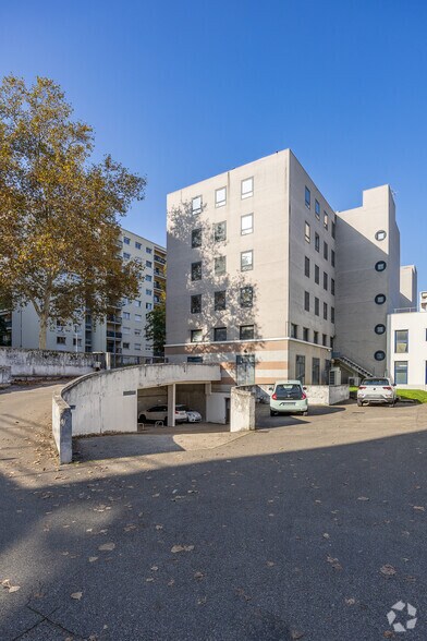 Bureau dans Villeurbanne à louer - Photo du bâtiment - Image 3 de 3