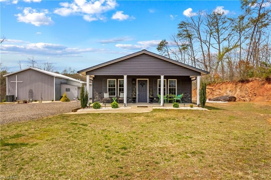 1595 Cheatham Ford Rd, Hiddenite, NC for sale - Building Photo - Image 2 of 21