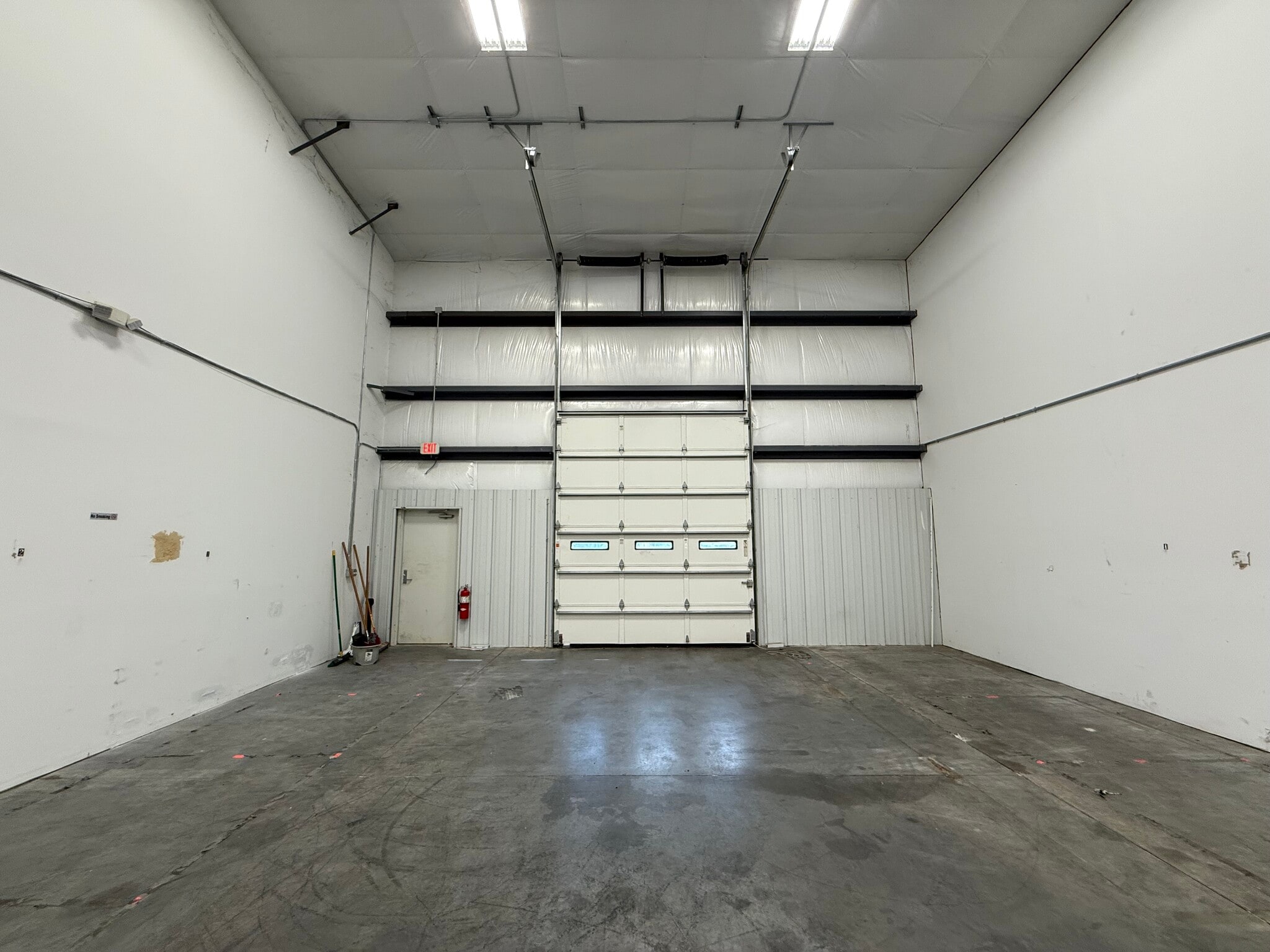 207 Airport Rd, Fayetteville, NC for lease Interior Photo- Image 1 of 8