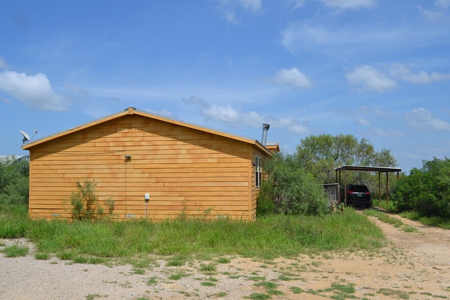 325 Pearson Moss Ln, Laredo, TX for sale - Building Photo - Image 3 of 6