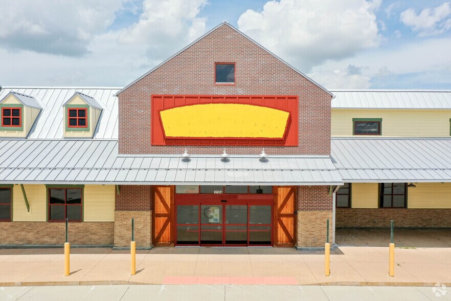 17550 Gold Plz, Omaha, NE à louer - Photo du bâtiment - Image 2 de 8