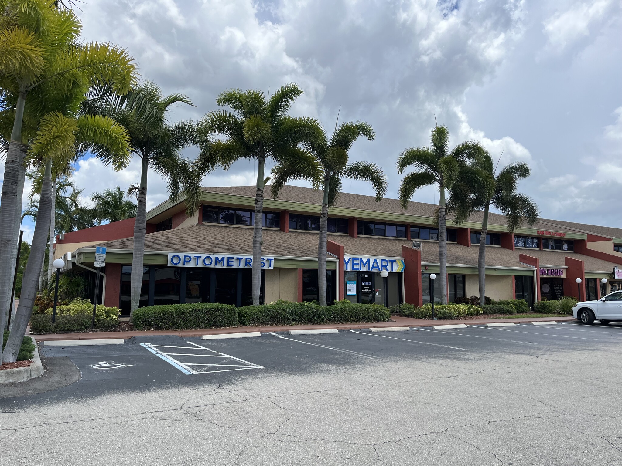 12995 S Cleveland Ave, Fort Myers, FL à louer Photo intérieure- Image 1 de 8