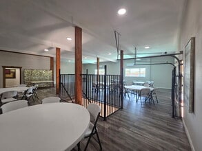 11457 Dennis Rd, Dallas, TX for lease Interior Photo- Image 2 of 6