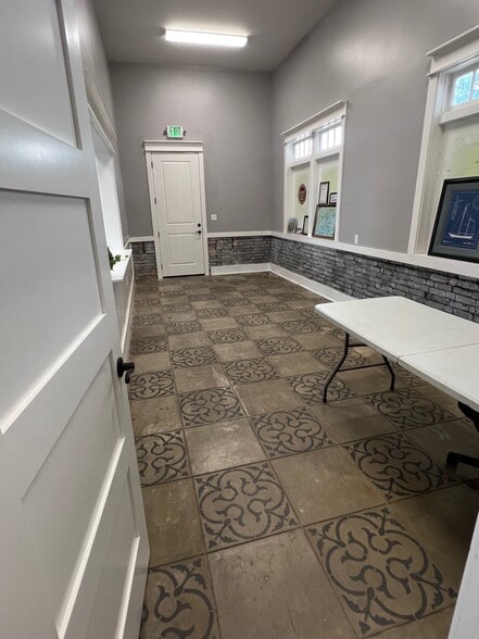 11 E Texas Ave, Baytown, TX for sale - Building Photo - Image 2 of 22