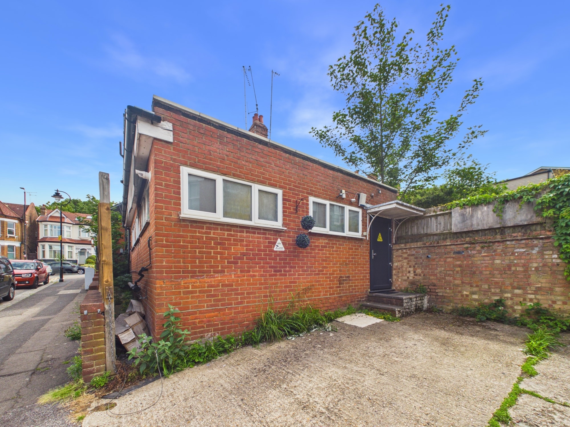 51 Colney Hatch Ln, London for lease Building Photo- Image 1 of 7