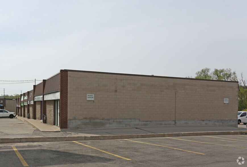 31-33 Manitou Dr, Kitchener, ON for sale - Primary Photo - Image 1 of 1