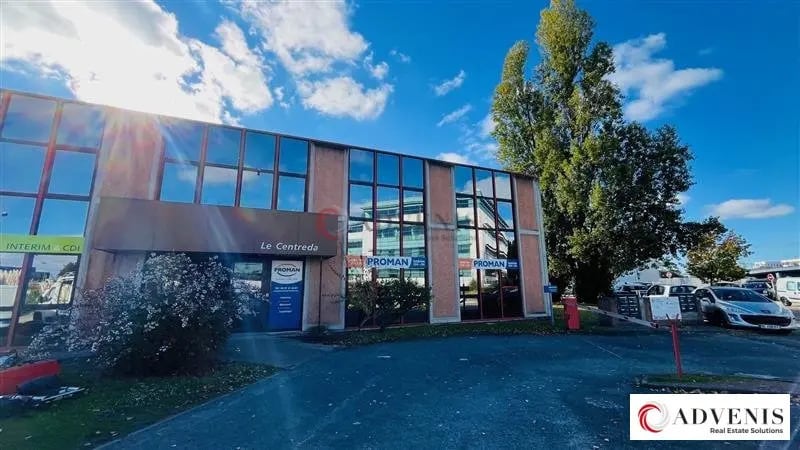 Office in Mérignac for lease - Building Photo - Image 2 of 11