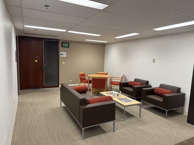 1600 Kapiolani Blvd, Honolulu, HI à louer - Photo du bâtiment - Image 2 de 11