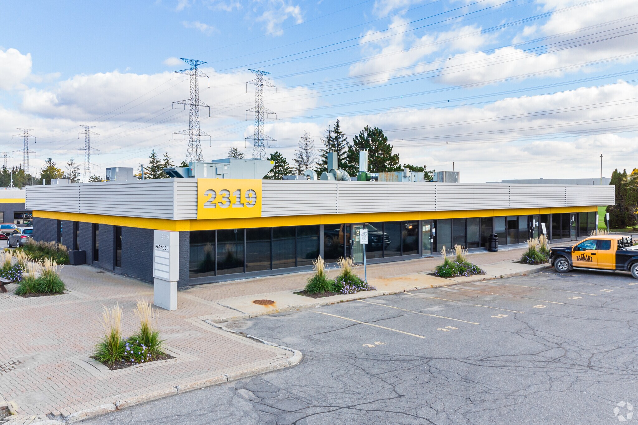 2319 St Laurent Blvd, Ottawa, ON à vendre Photo principale- Image 1 de 1