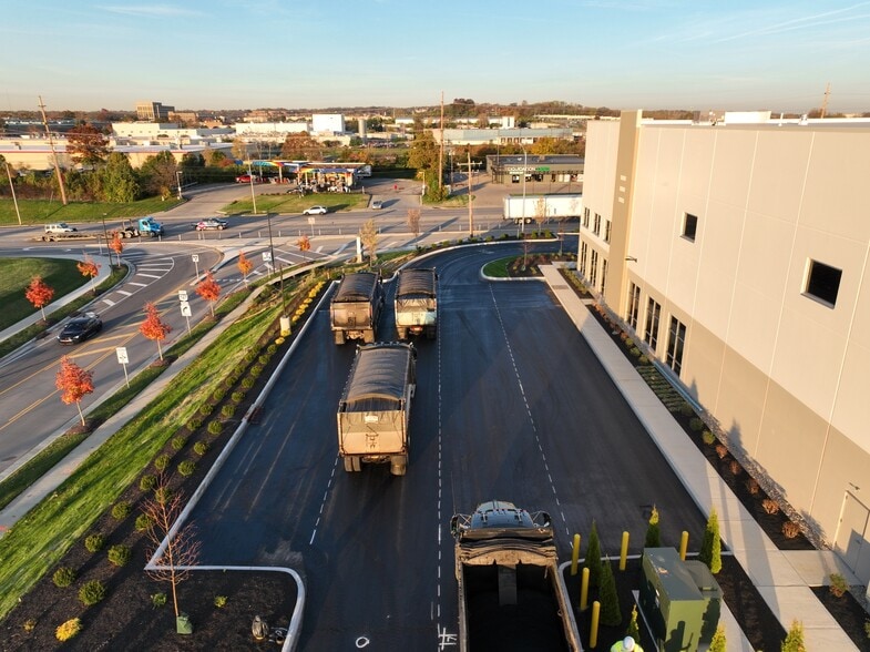 1100 Strategic Pky, Springdale, OH for lease - Building Photo - Image 2 of 5