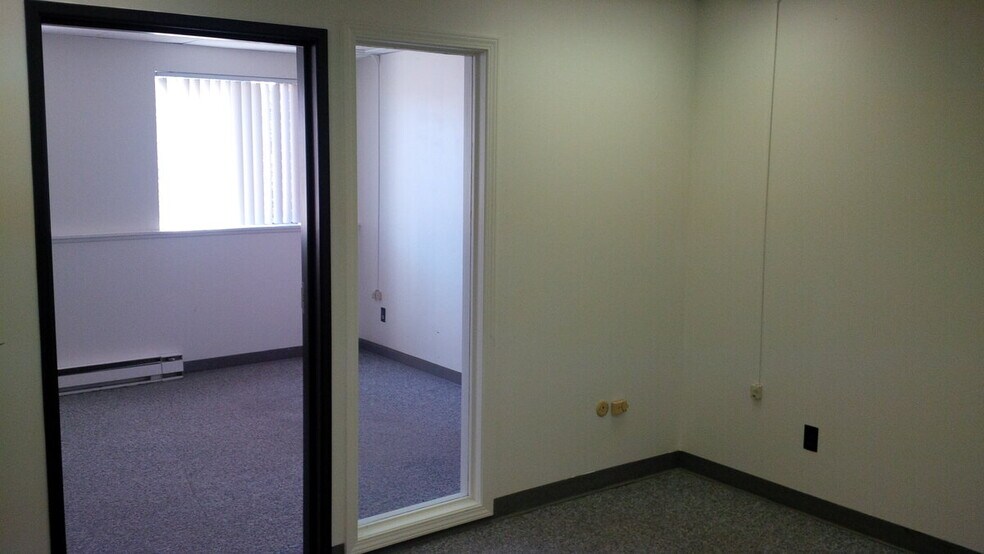 1020 Long Blvd, Lansing, MI for lease - Interior Photo - Image 2 of 10