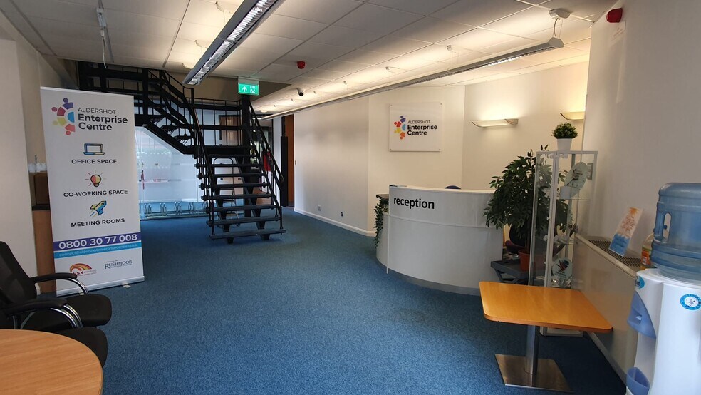 14-43 Victoria Rd, Aldershot à louer - Hall d’entrée - Image 2 de 2
