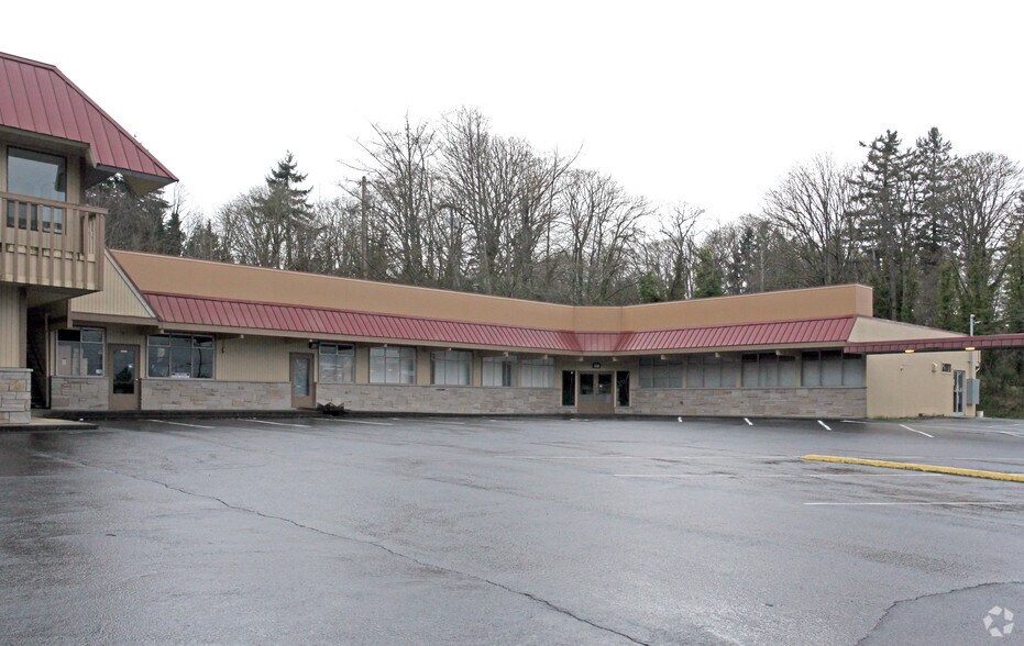 100-160 Bethel Ave portefeuille de 3 propriétés à vendre sur LoopNet.ca - Photo principale - Image 1 de 6