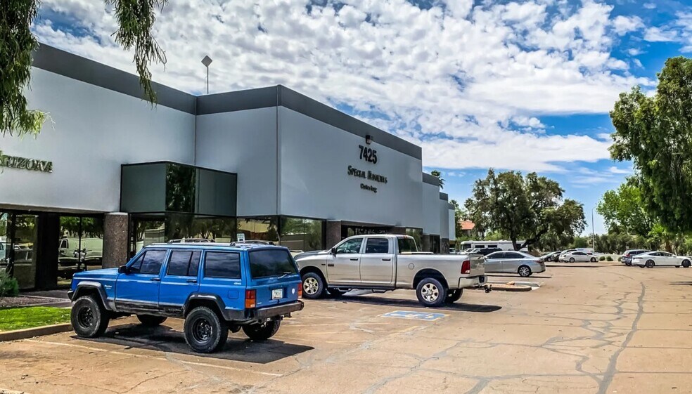 7425 S Harl Ave, Tempe, AZ à louer - Photo du bâtiment - Image 2 de 4