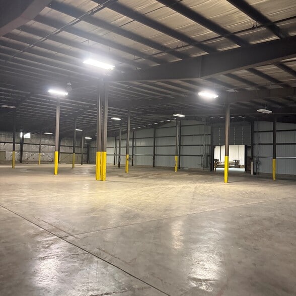 2316 W Everett St, Appleton, WI for lease - Building Photo - Image 3 of 27