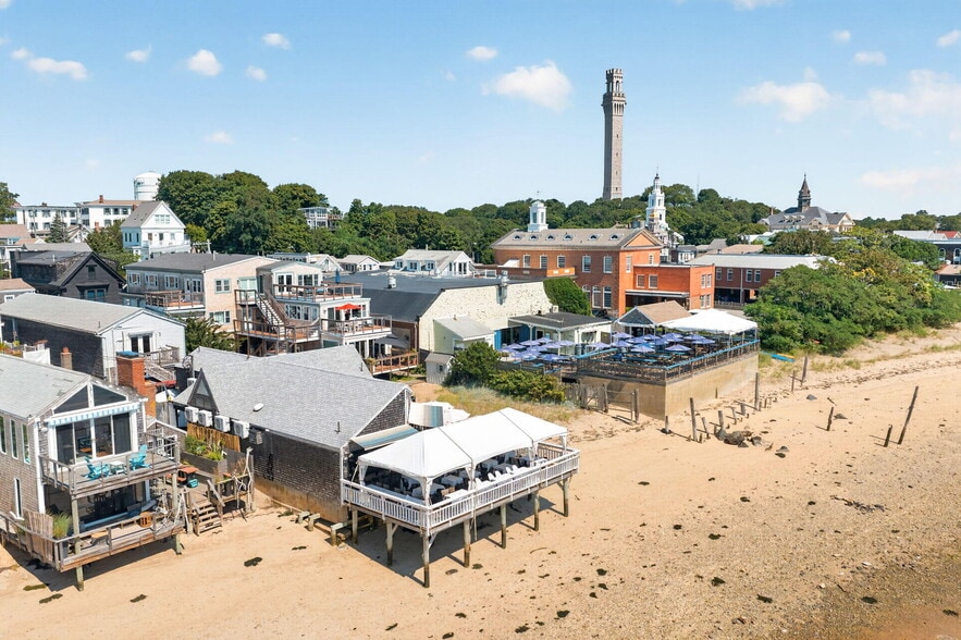 193A Commercial St, Provincetown, MA à vendre - Photo du bâtiment - Image 2 de 15