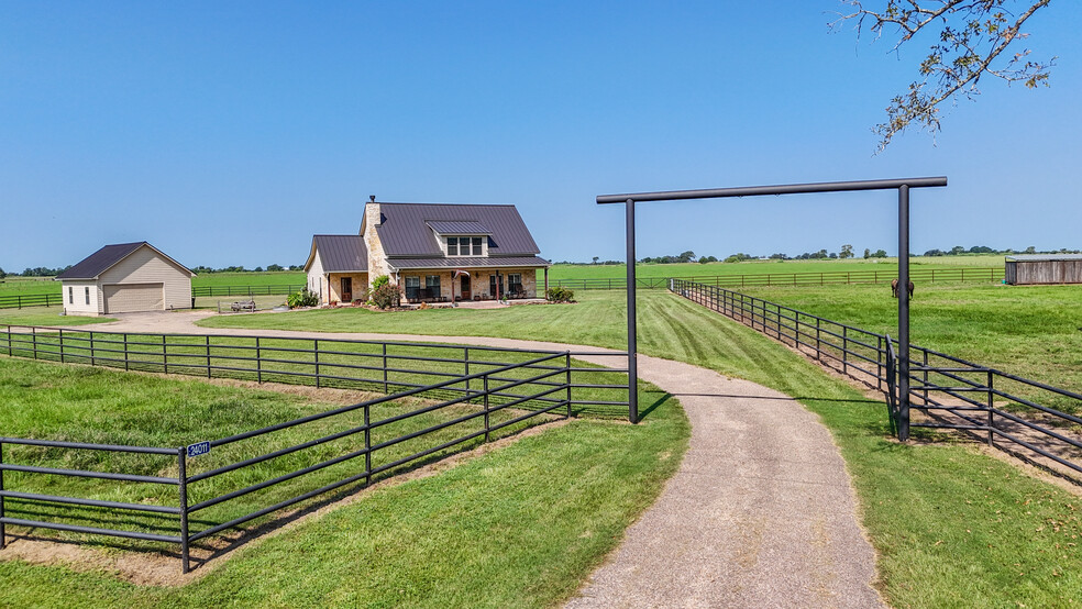 24011 Old Howth Rd, Hempstead, TX for sale - Building Photo - Image 3 of 12