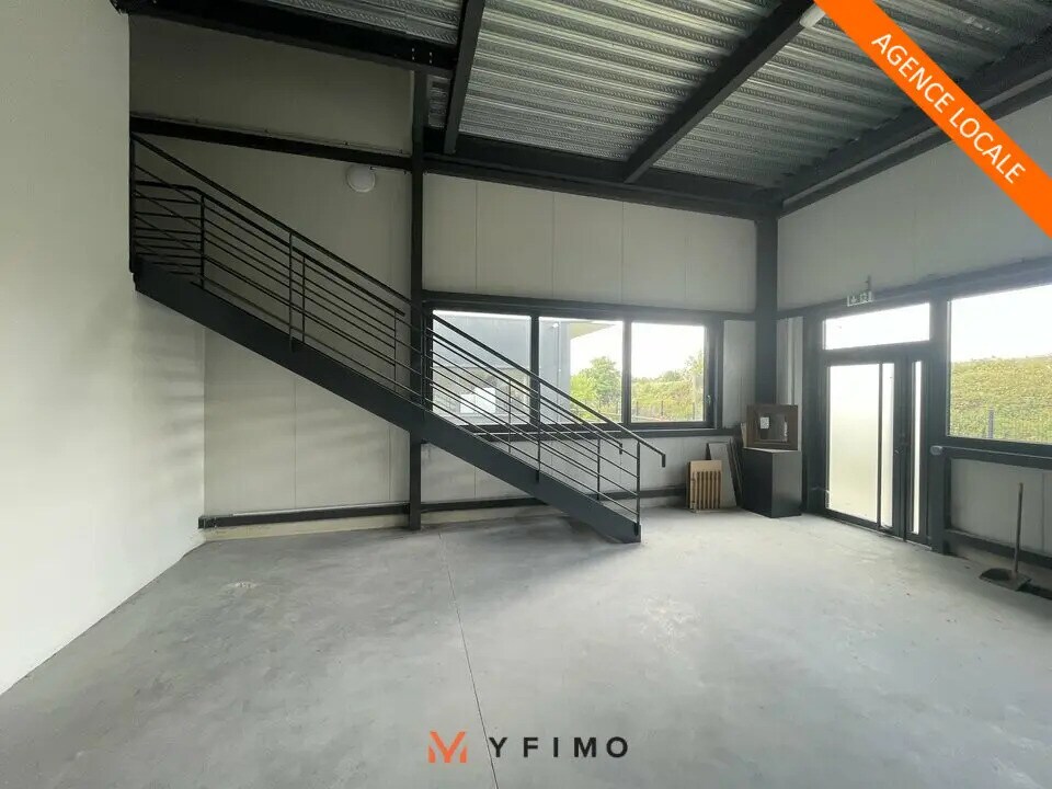 Flex in Flins-sur-Seine for lease Interior Photo- Image 1 of 8