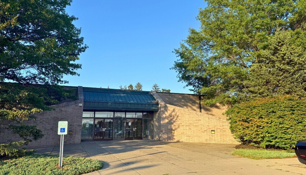 2 Computer Dr S, Albany, NY à louer - Photo du bâtiment - Image 2 de 12