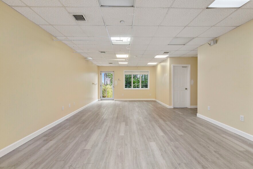 2717 Crescent St, Astoria, NY à louer - Photo du bâtiment - Image 2 de 22