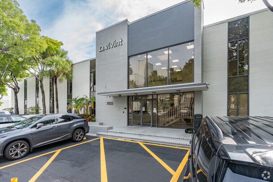 7855 NW 12th St, Doral, FL à louer - Photo du bâtiment - Image 2 de 5