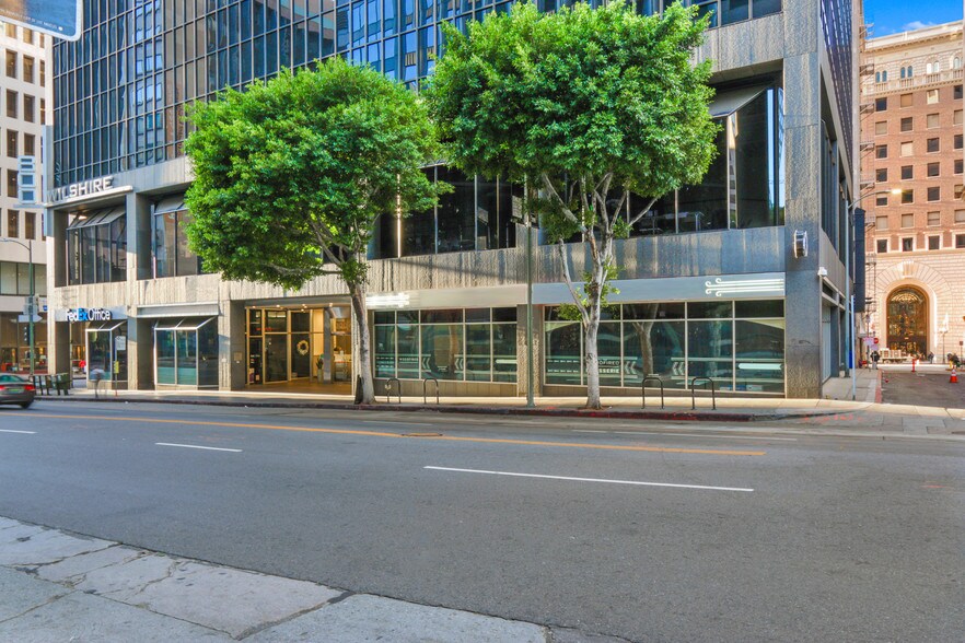 800 Wilshire Blvd, Los Angeles, CA à louer - Photo du bâtiment - Image 1 de 11