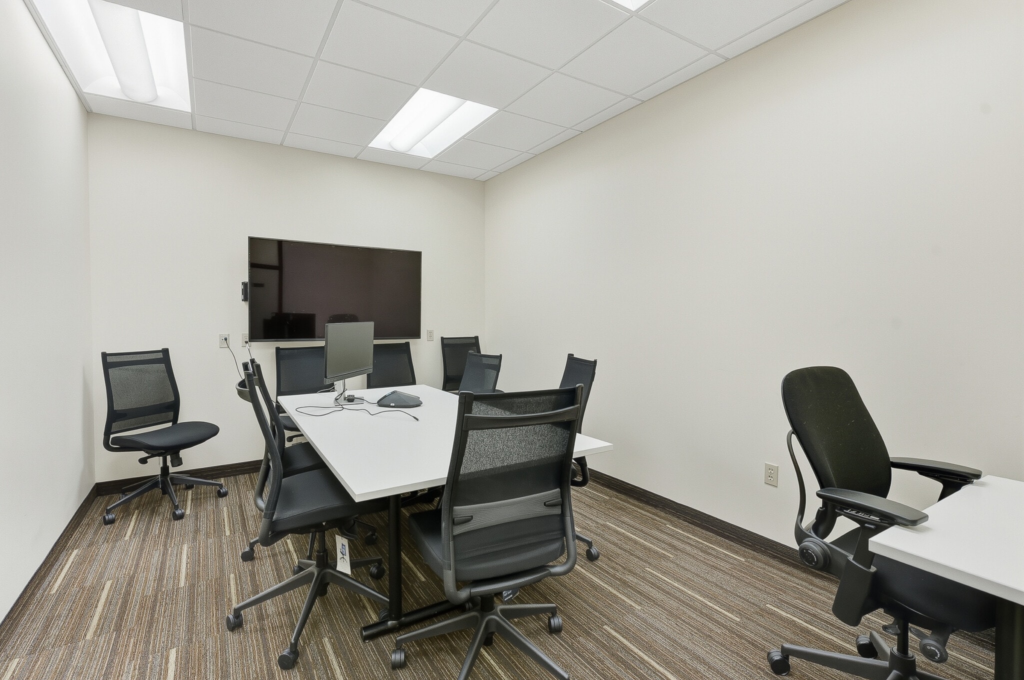 331 Village Pointe Plz, Omaha, NE for lease Interior Photo- Image 1 of 16