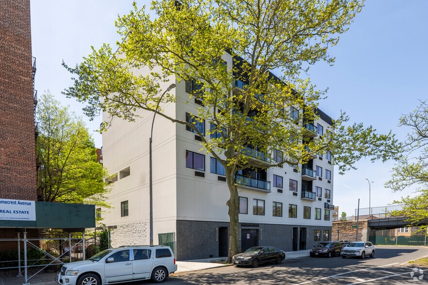 2733 E 12th St, Brooklyn, NY for lease - Building Photo - Image 2 of 6