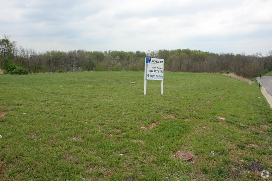 11350 Maple Brook Dr, Louisville, KY for sale - Primary Photo - Image 3 of 5