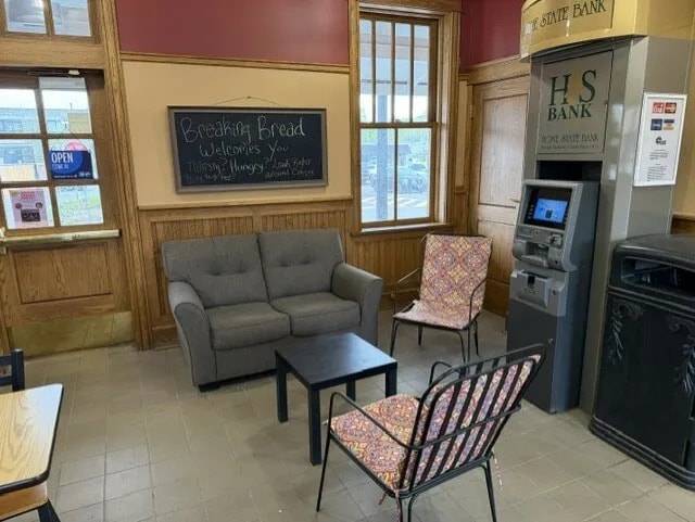 70-75 E Woodstock St, Crystal Lake, IL for sale - Interior Photo - Image 3 of 9