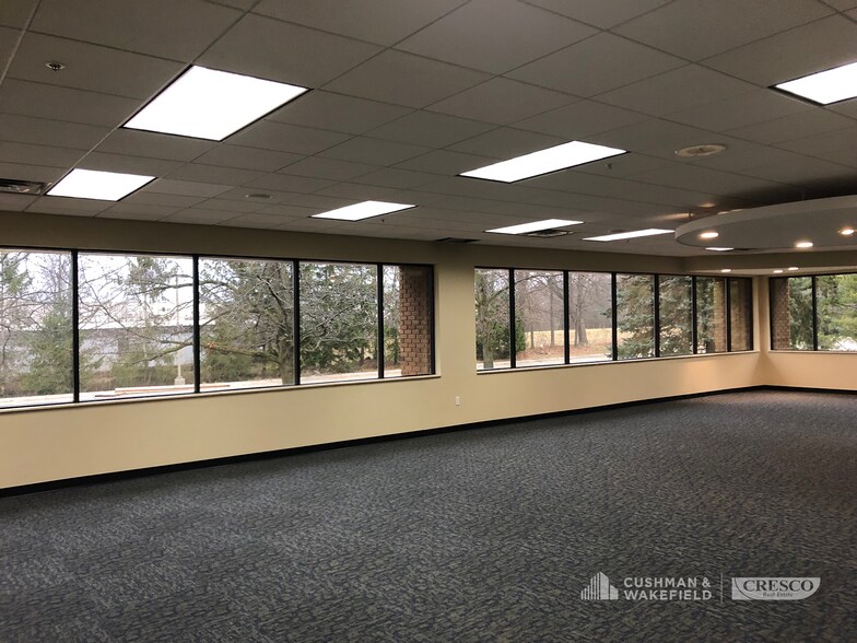 1333 E Highland Rd, Macedonia, OH à louer - Photo du bâtiment - Image 2 de 7