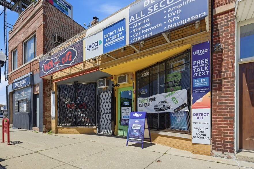 5946 W Diversey Ave, Chicago, IL à vendre - Photo du bâtiment - Image 2 de 14
