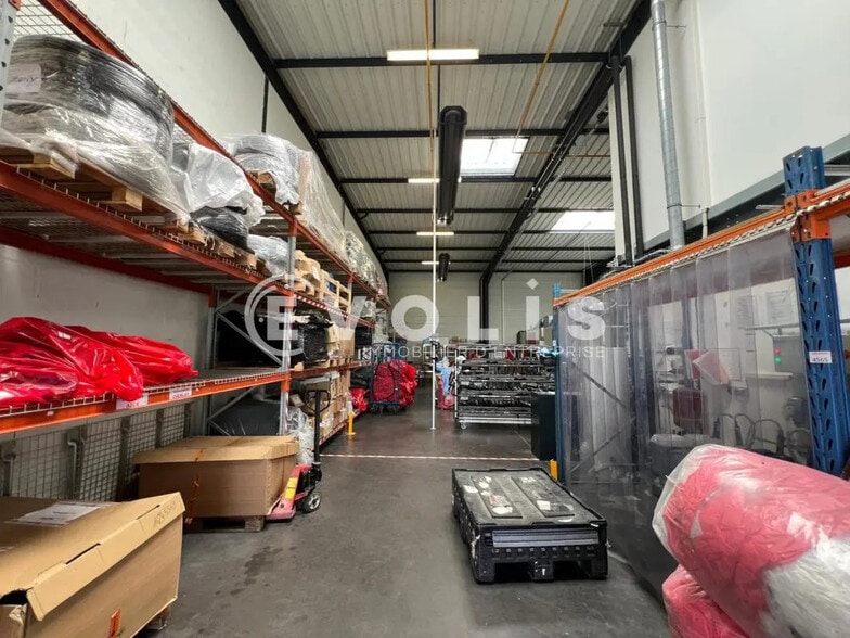 Flex in Vénissieux for lease - Interior Photo - Image 2 of 7