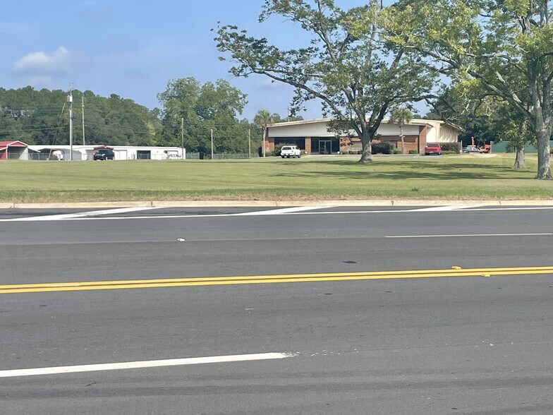 2032 Sylvester Dr, Moultrie, GA à vendre - Photo du bâtiment - Image 2 de 32