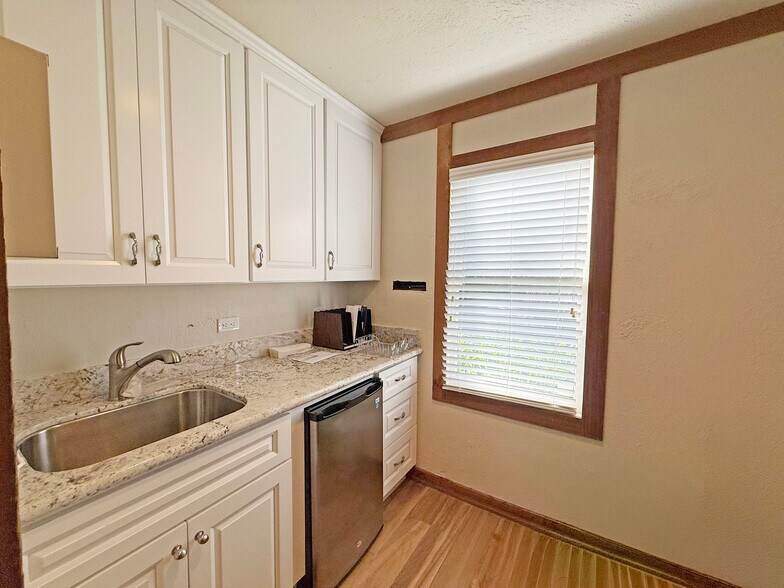 1025 5th St, Novato, CA à vendre - Photo intérieure - Image 3 de 27